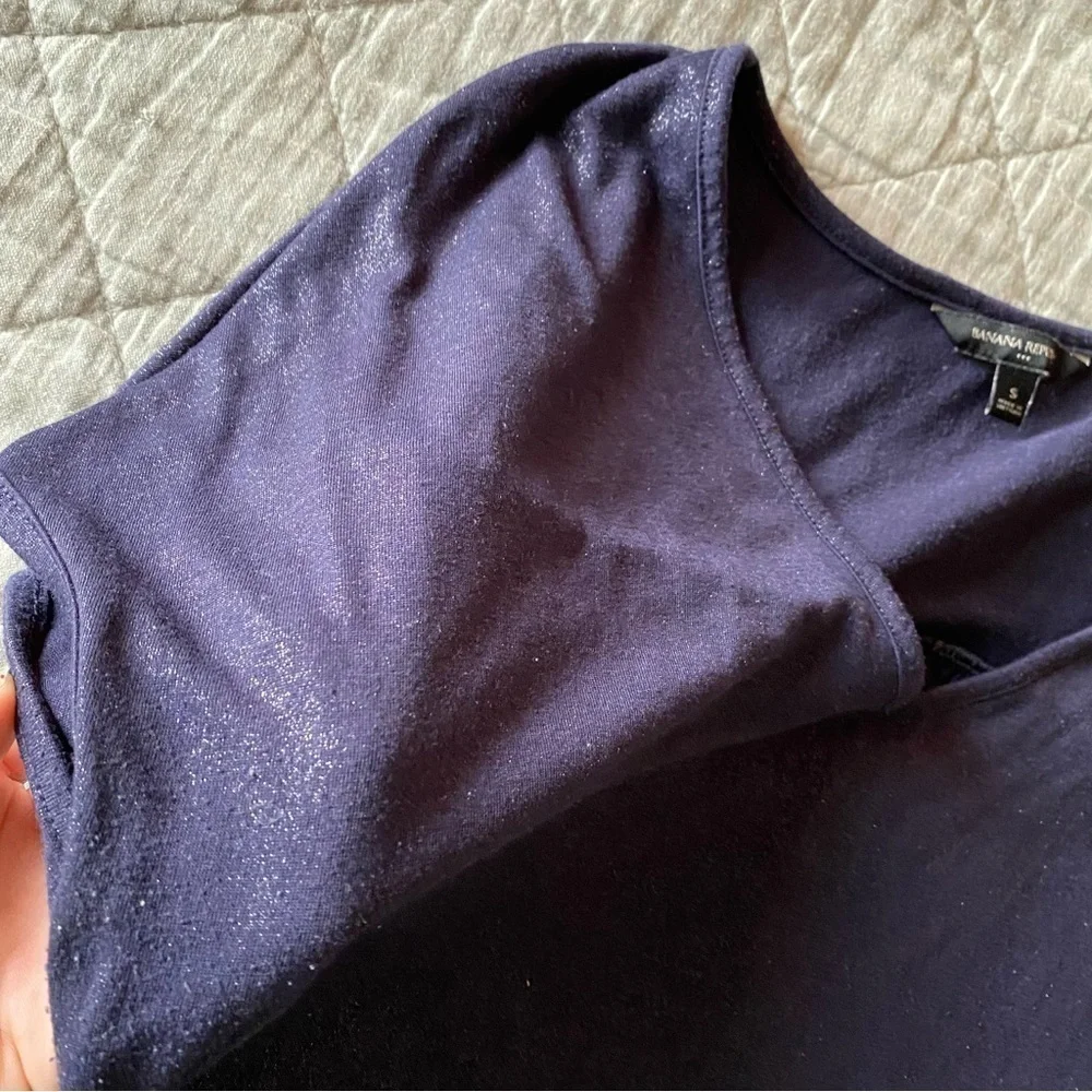 BR Navy Shimmer vneck top size small - Picture 6 of 6